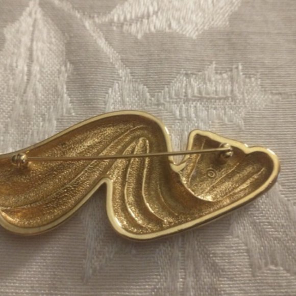 Vintage Gold Tone Shinny Finish Ribbon Brooch Flowy - Picture 4 of 5